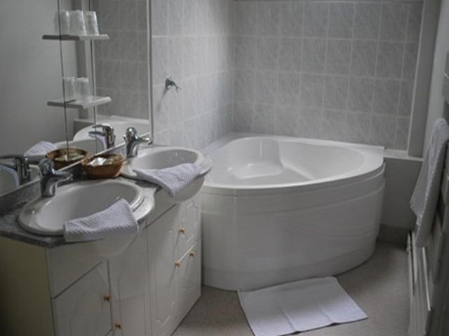 Logis Hotel & Restaurant - Le Normandie Caudebec-en-Caux Kamer foto