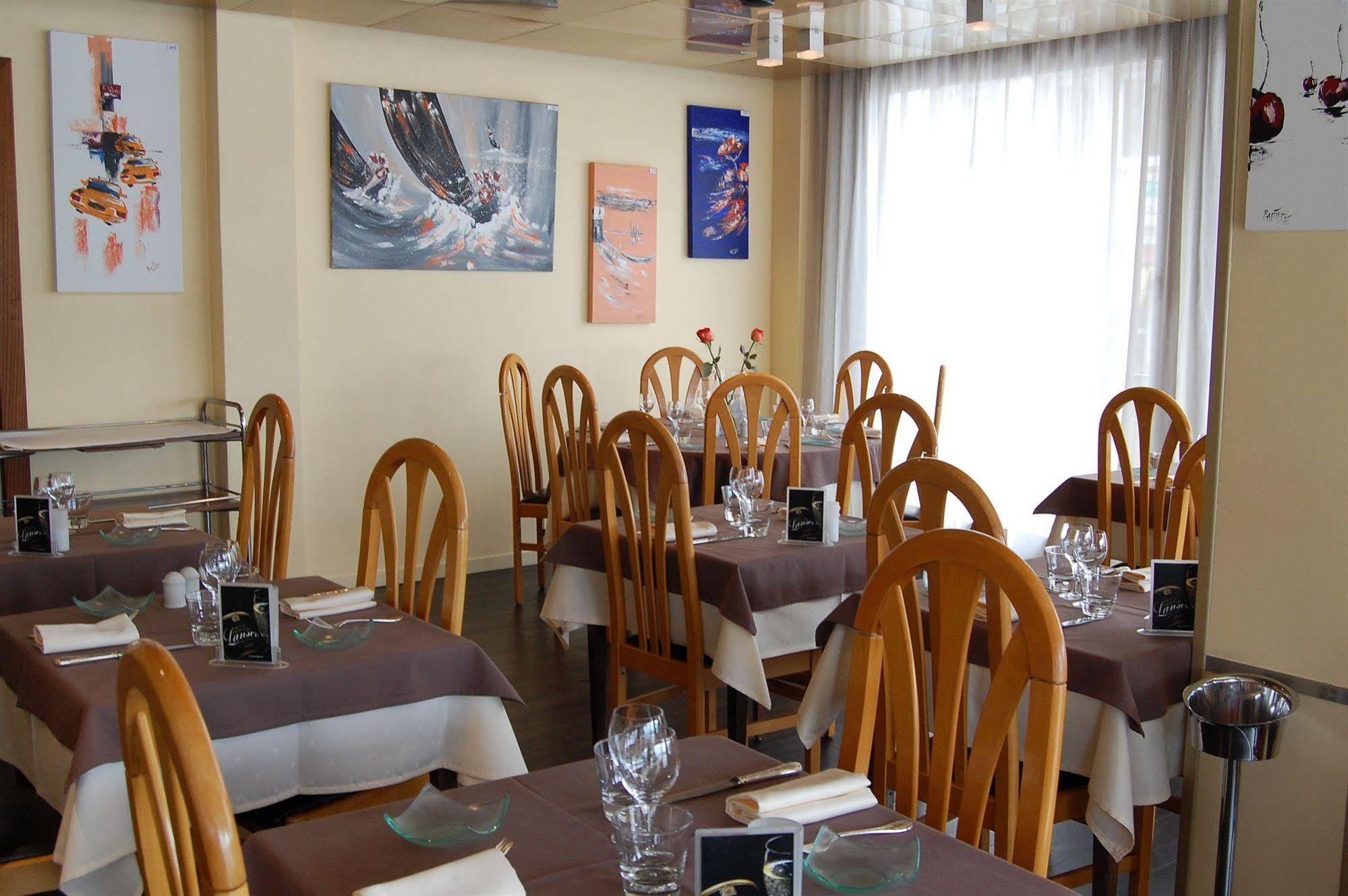 Logis Hotel & Restaurant - Le Normandie Caudebec-en-Caux Buitenkant foto