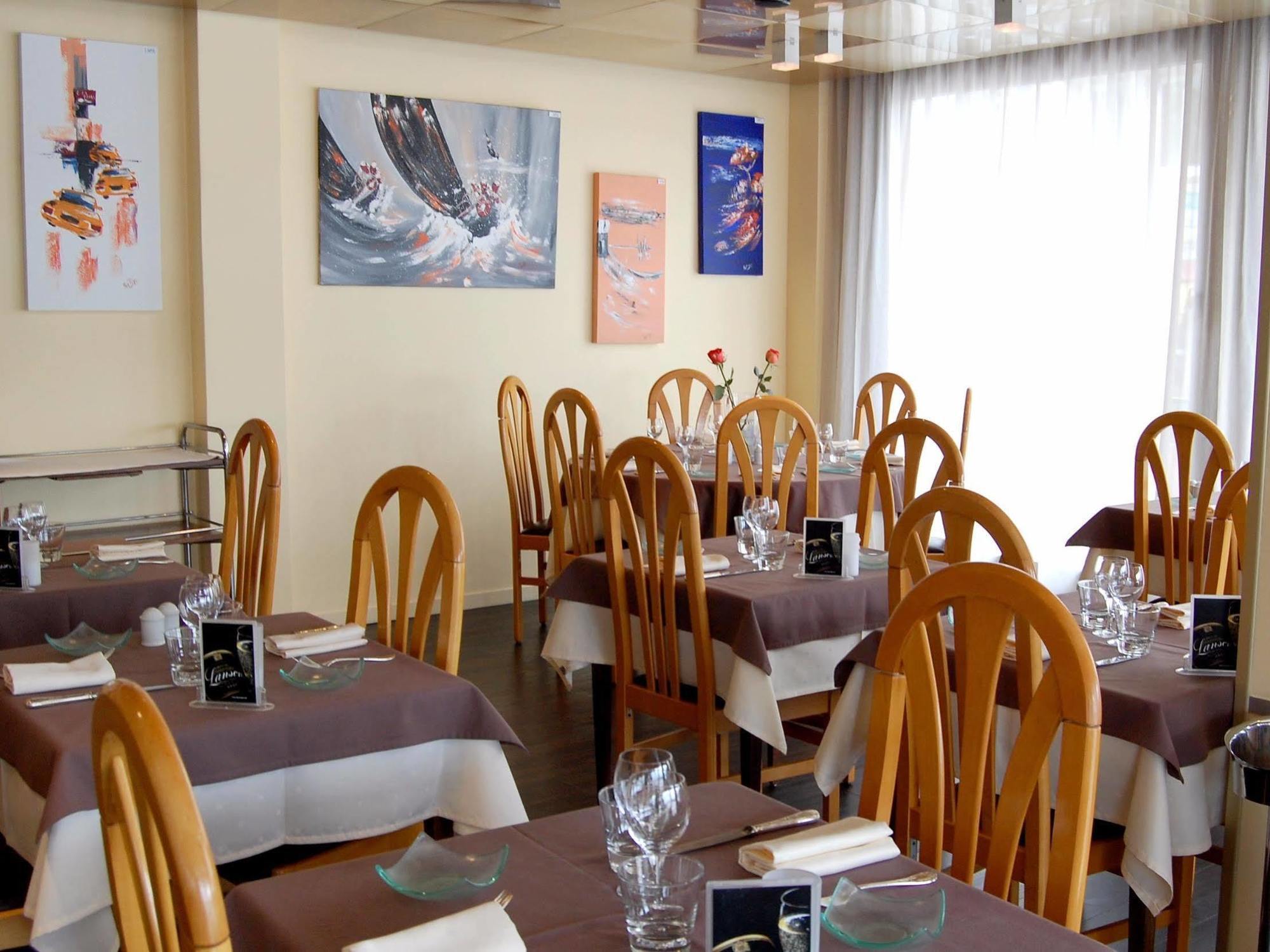 Logis Hotel & Restaurant - Le Normandie Caudebec-en-Caux Buitenkant foto