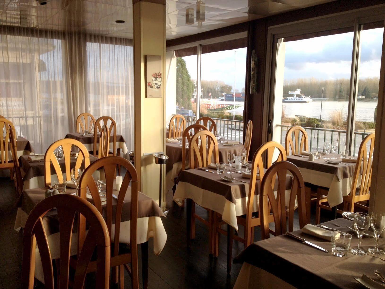 Logis Hotel & Restaurant - Le Normandie Caudebec-en-Caux Buitenkant foto
